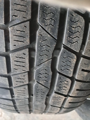 Felgen mit Winterreifen Bild 4