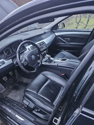 BMW F10 530d Schwarz Bild 3