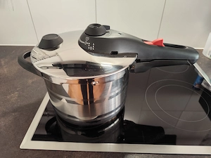 Schnellkochtopf mit Inventar Bild 2