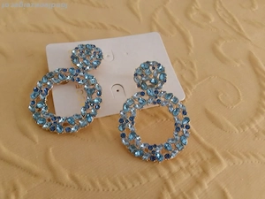 Ohrringe mit vielen blauen Steine Bild 2