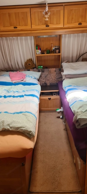 Wohnwagen mit Vorzelt Bild 6