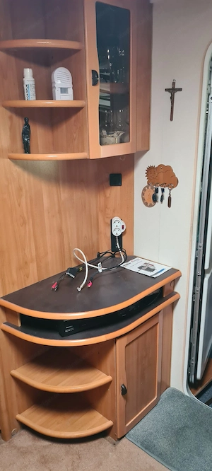 Wohnwagen mit Vorzelt Bild 8