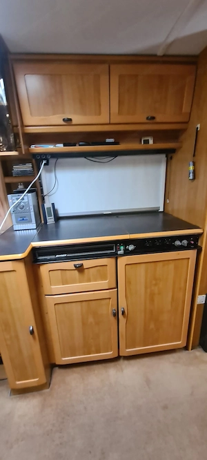 Wohnwagen mit Vorzelt Bild 4