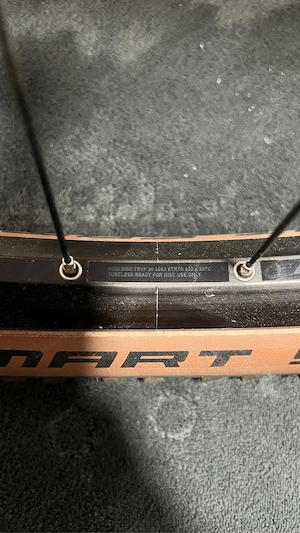 Fahrrad Felge Cube Vorderrad Shimano Nabe, Schwalbe Reifen Bild 4