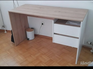 Schreibtisch mit drehstühl