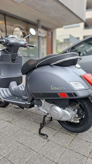 Vespa Piaggio 300 GTS Bild 3