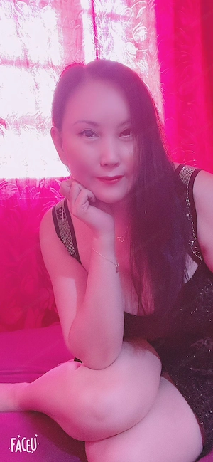 32 jährige Asiatin verwöhnt dich Bild 2