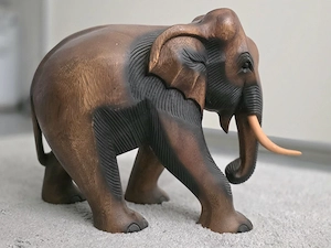 Holzschnitzerei  Elefant