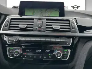 BMW 320i Sport Line // Aut // Head-Up// LED Bild 8