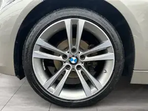 BMW 320i Sport Line // Aut // Head-Up// LED Bild 6