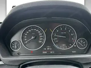 BMW 320i Sport Line // Aut // Head-Up// LED Bild 9