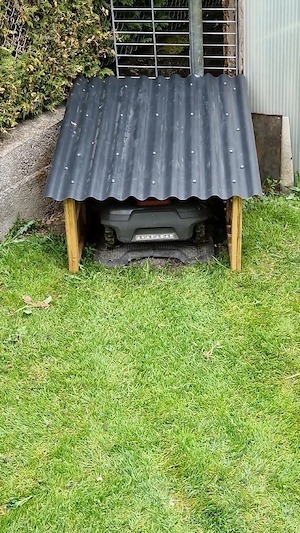 Mähroboter Holzgarage Bild 5