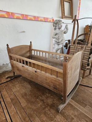 Alte Holzwiege