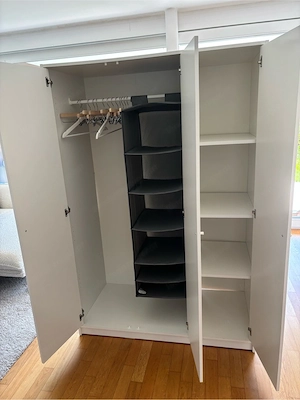 Kleiderschrank Bild 2