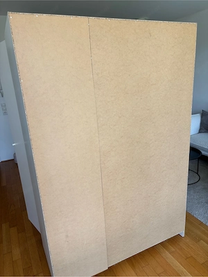 Kleiderschrank Bild 3