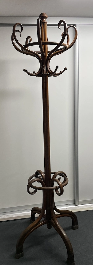 Garderobenständer aus Holz