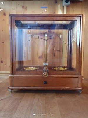 Apotheker-Waage mit Gewichten