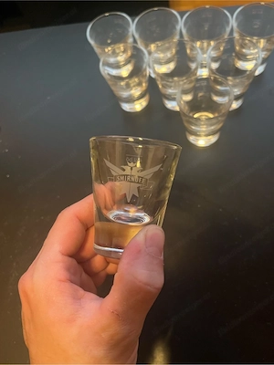 18-teiliges Bar-Set: Original SMIRNOFF & TROJKA Shotgläser   Stamper Bild 2