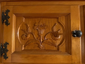 Schöner Vollholz Schrank - Geschnitzt - Glastür - Einlegearbeiten Bild 3