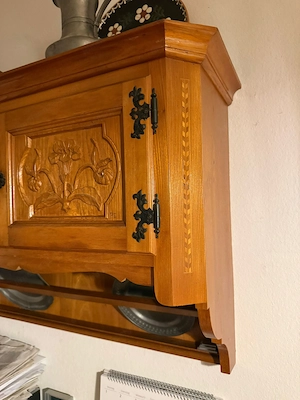 Schöner Vollholz Schrank - Geschnitzt - Glastür - Einlegearbeiten Bild 5