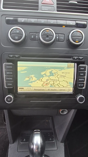 VW Touran 2.0 TDI DSG Highline   Vollausgestattet & frisch gewartet Bild 5