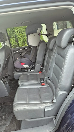 VW Touran 2.0 TDI DSG Highline   Vollausgestattet & frisch gewartet Bild 10