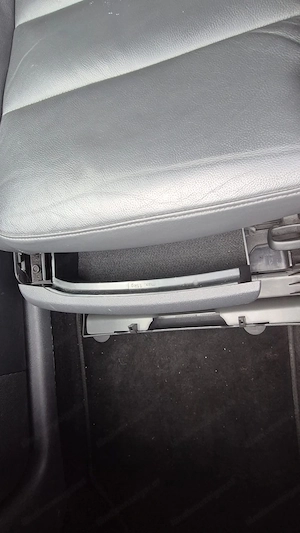 VW Touran 2.0 TDI DSG Highline   Vollausgestattet & frisch gewartet Bild 8