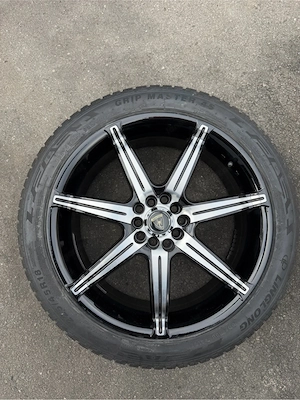 NEUWERTIGE 18 Zoll Alufelgen mit NEUEN Allwetterreifen   montagefertig!