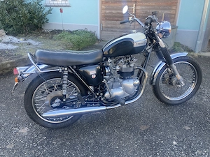 Triumph T140 Bild 2