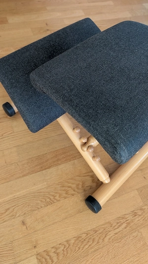 Original Stokke Variable Balans - ergonomischer Kniestuhl aus Holz Bild 3