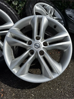 Nissan Orginal Felgen 17 Zoll ET 40 Bild 4