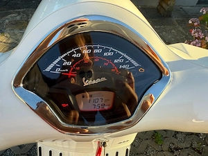 Vespa 300 GTS Super Bild 3