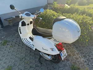 Vespa 300 GTS Super Bild 5