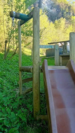 Kleines Klettergerüst und Rutsche Bild 4