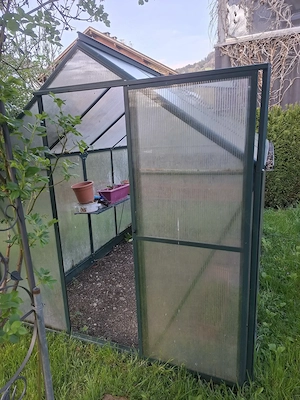 Gewächshaus aus Plexiglas 