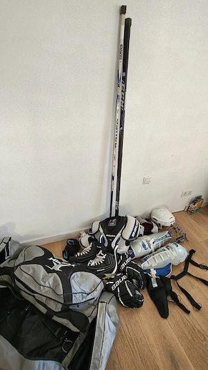 Eishockeyausrüstung Schuhe Gr. 44 2xSchläger Linkshänder Bild 2