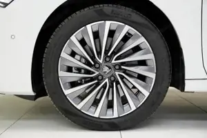 Skoda Superb 2.0 TDI LK 4x4 elSitz Bel.Sitz PDC ACC Bild 5