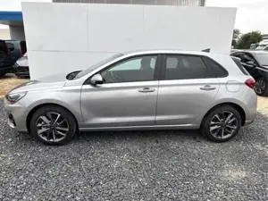 Hyundai i30 STYLE EDITION SHZ NAVI ALU LED RFK PDC 1.5 MPI ... Bild 3