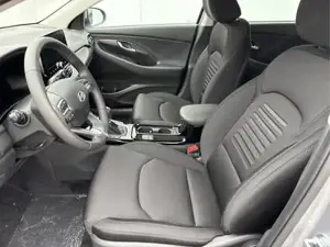 Hyundai i30 STYLE EDITION SHZ NAVI ALU LED RFK PDC 1.5 MPI ... Bild 9