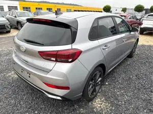 Hyundai i30 STYLE EDITION SHZ NAVI ALU LED RFK PDC 1.5 MPI ... Bild 5