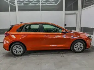 Hyundai i30 STYLE NAVI LED RFK PDC 1.5 MPI 70,6kW96PS EURO6... Bild 4