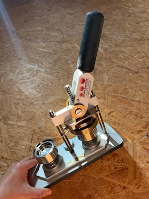 Buttonmaschine mit Zubehör Bild 4