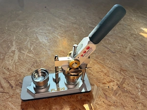 Buttonmaschine mit Zubehör Bild 5