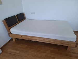 Hochwertiges Vollholzbett 120
