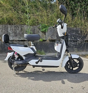 E Scooter mit Blinkern  Bild 2