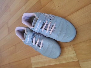 Gut erhaltene Hallenturnschuhe billig abzugeben Bild 2