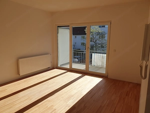 Ab 1 Juni 2026 verfügbar.  Zwei Zimmer Wohnung mit Lift und fixem Tiefgaragenplatz Bild 2