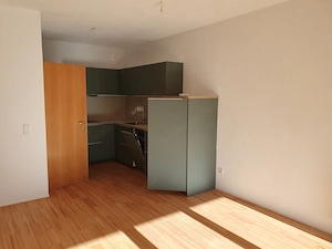 Ab 1 Juni 2026 verfügbar.  Zwei Zimmer Wohnung mit Lift und fixem Tiefgaragenplatz Bild 5