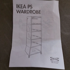 Jugend-Kleiderschrank 3-teilig, fahrbare Leichtgarderobe, Jugendschreibtisch zu verschenken  Bild 8