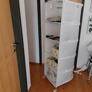 Jugend-Kleiderschrank 3-teilig, fahrbare Leichtgarderobe, Jugendschreibtisch zu verschenken  Bild 6